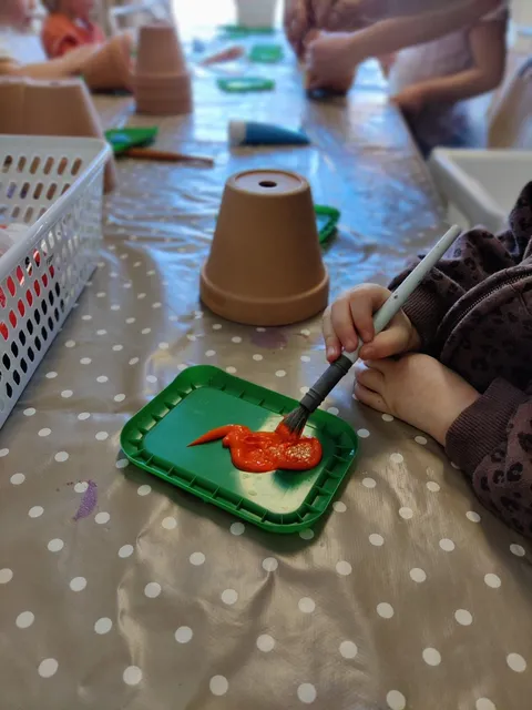 Maling på krukker